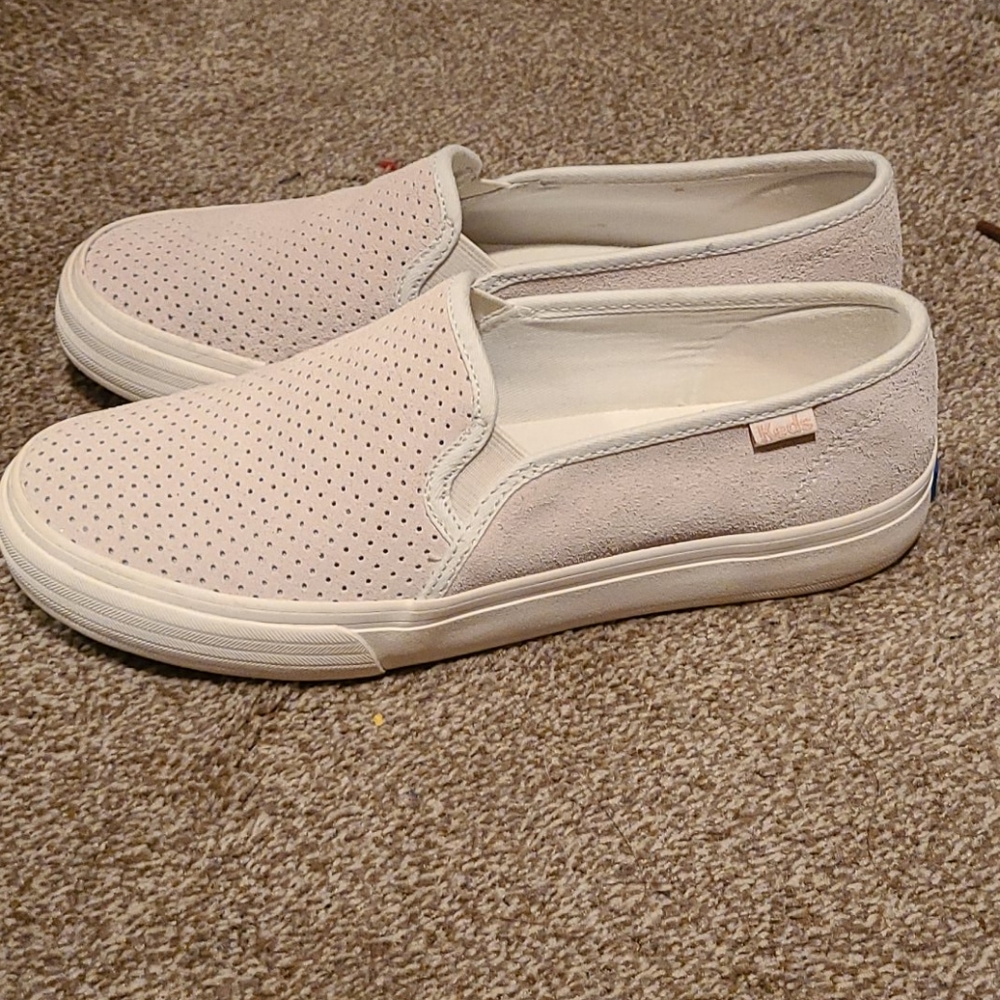 GORGEOUS beige/tan keds